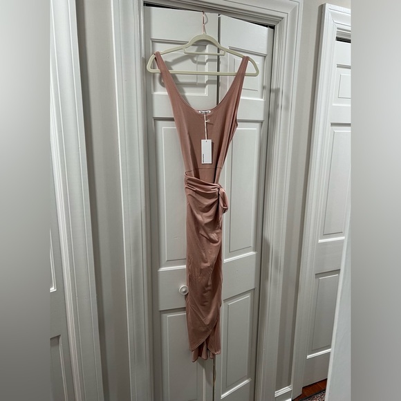 NWT Reformation Kaila Midi Wrap Dress in Blush - Picture 3 of 9